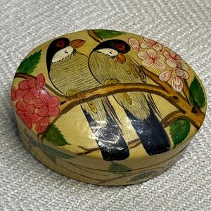 Vintage Kashmir India Hand-Painted Bird Paper Mâché Lacquered Oval Trinket Box